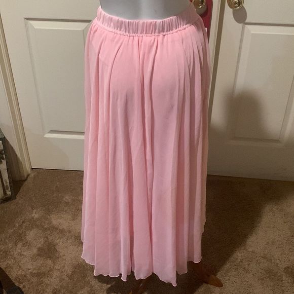 Fashion concept party pink skirt maxi - Picture 5 of 11